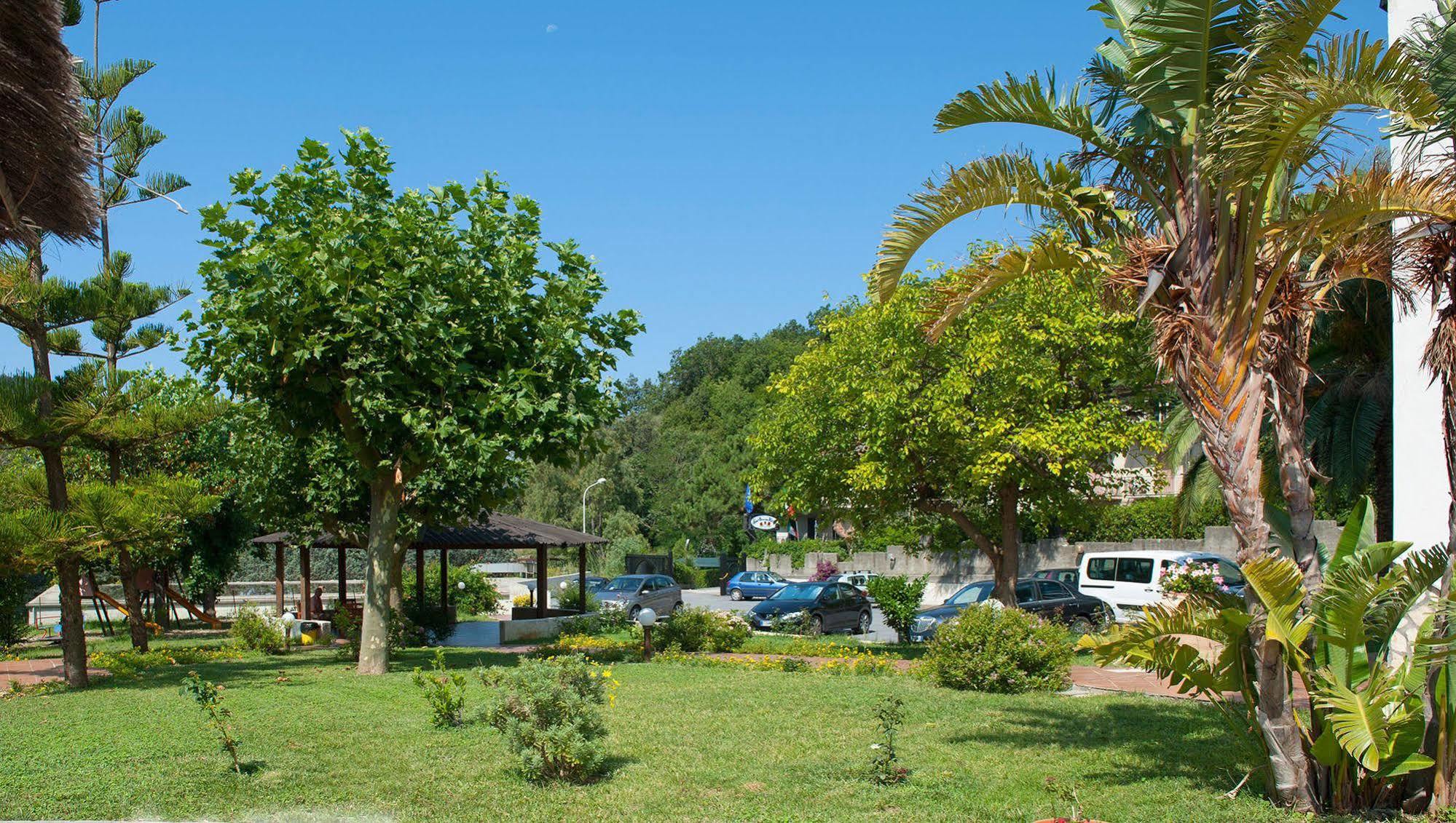 Hotel Parco Delle Rose Acquappesa Exterior foto